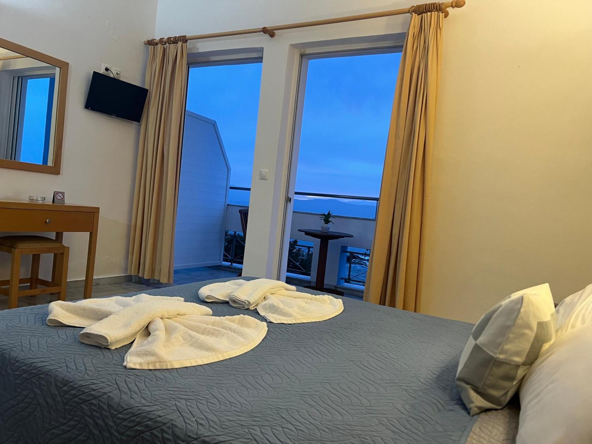 Kanakis Blue Beach Apartments Petres  Esterno foto