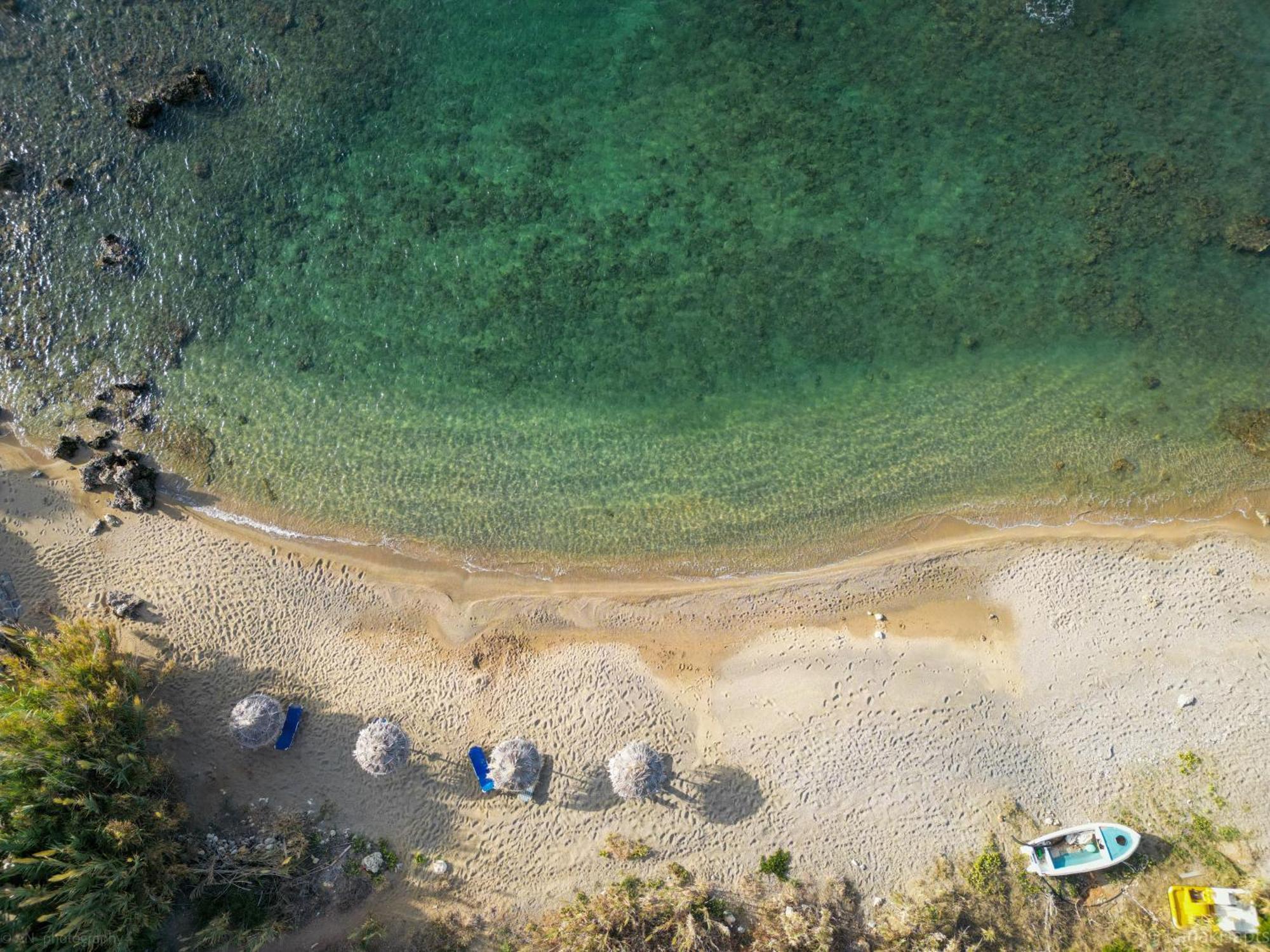 Kanakis Blue Beach Apartments Petres  Esterno foto